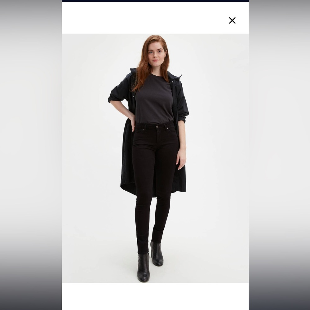 Levi’s 711 Skinny Jeans in Soft Black